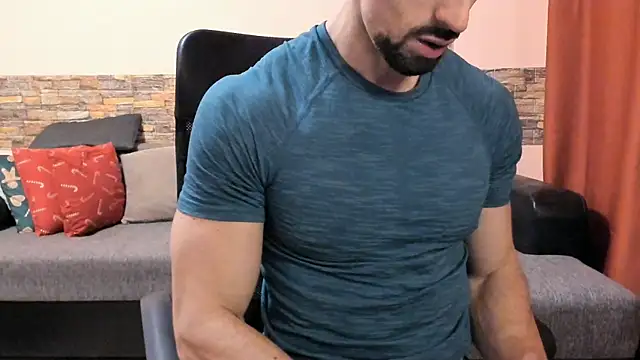 Snapshot of HotHunkTrainer chatting on 02-13-26, 09:16 HotHunkTrainer online show from 02-13-26, 09:16