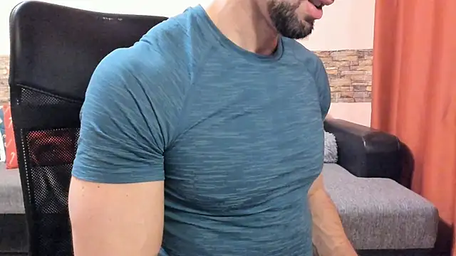 Snapshot of HotHunkTrainer chatting on 03-26-26, 08:31 HotHunkTrainer online show from 03-26-26, 08:31