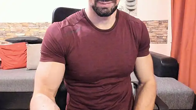 Snapshot of HotHunkTrainer chatting on 04-16-26, 08:37 HotHunkTrainer online show from 04-16-26, 08:37