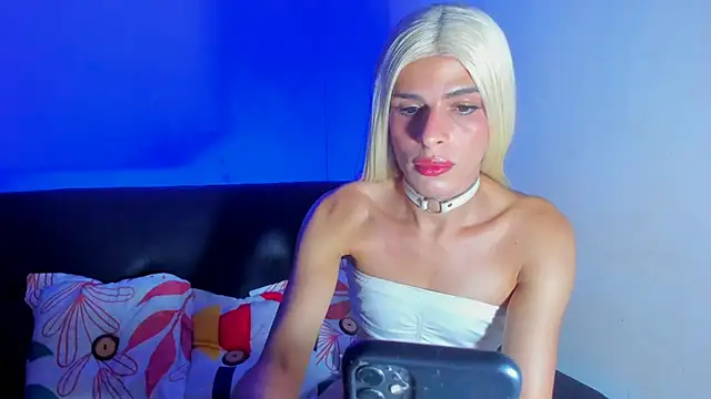 Snapshot of emperatrizhotwolf chatting on 02-23-25, 09:16 emperatrizhotwolf online show from 02-23-25, 09:16