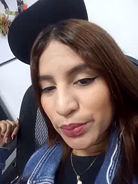 Snapshot of AnthonelaDuque chatting on 12-16-25, 12:48 AnthonelaDuque online show from 12-16-25, 12:48