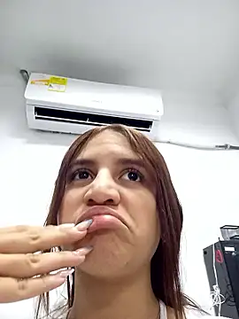 Snapshot of AnthonelaDuque chatting on 01-12-26, 11:26 AnthonelaDuque online show from 01-12-26, 11:26