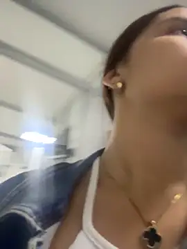 Snapshot of AnthonelaDuque chatting on 02-01-26, 11:42 AnthonelaDuque online show from 02-01-26, 11:42