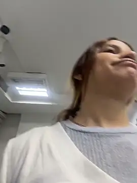 Snapshot of AnthonelaDuque chatting on 02-10-26, 11:36 AnthonelaDuque online show from 02-10-26, 11:36