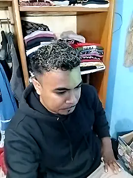 Snapshot of Dvan chatting on 11-28-25, 11:57 Dvan online show from 11-28-25, 11:57