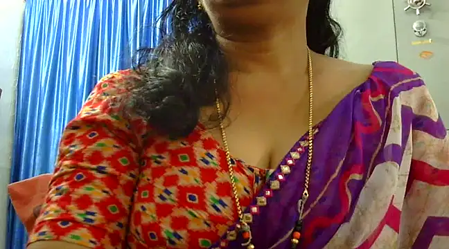 Snapshot of Vijji-telugu chatting on 01-18-25, 04:37 Vijji-telugu online show from 01-18-25, 04:37
