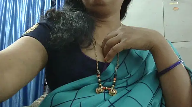 Snapshot of Vijji-telugu chatting on 02-11-25, 07:54 Vijji-telugu online show from 02-11-25, 07:54