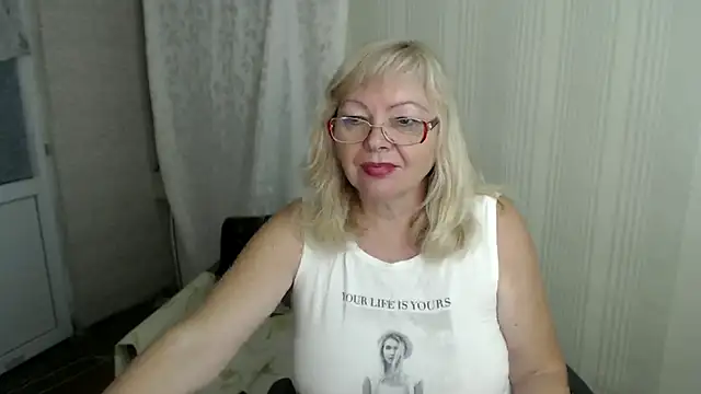 EvelynLoveShy online show from 09-26-25, 10:47