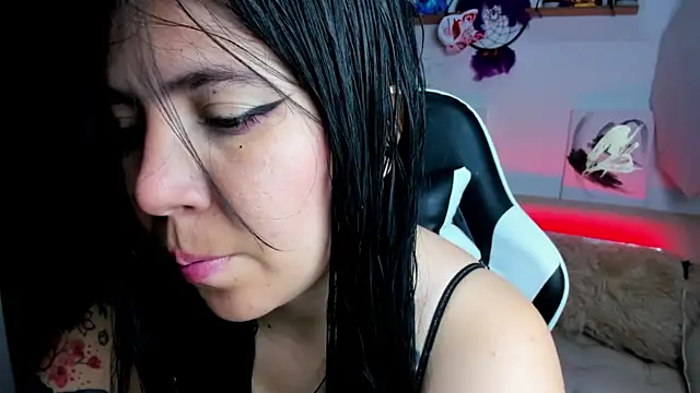 AilynRed online show from 11-23-25, 01:49