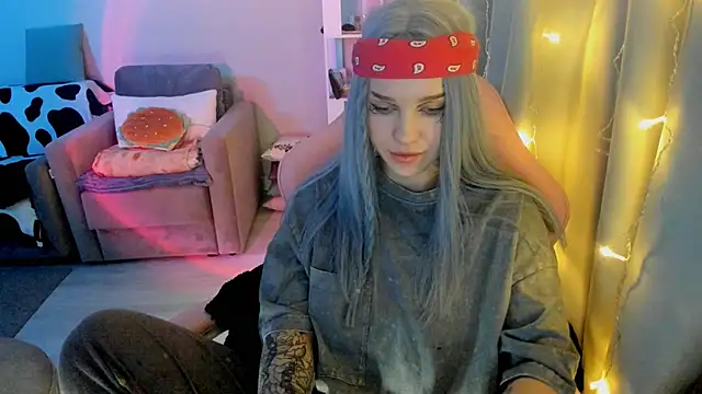 Ledy WWWII online show from 01-19-25, 06:43