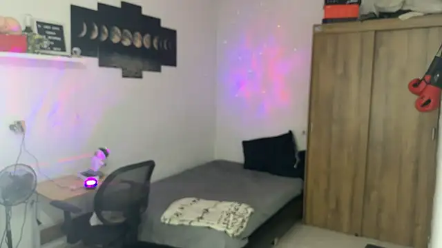 Snapshot of Kisan_Smith chatting on 10-25-25, 02:52 Kisan Smith online show from 10-25-25, 02:52