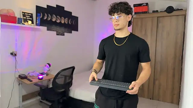 Snapshot of Kisan_Smith chatting on 11-08-25, 02:01 Kisan Smith online show from 11-08-25, 02:01