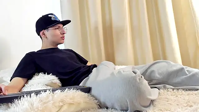 a lejandro 0 8 online show from 12-07-24, 11:40