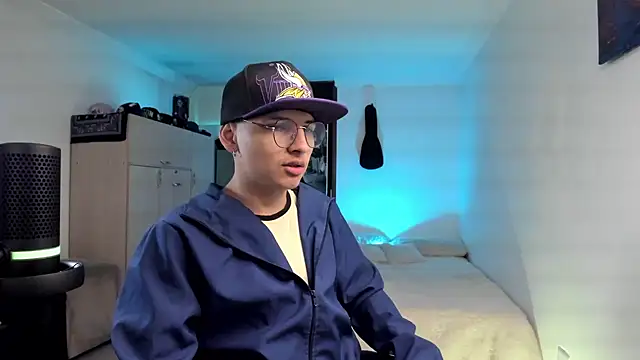 a lejandro 0 8 online show from 12-15-24, 06:26