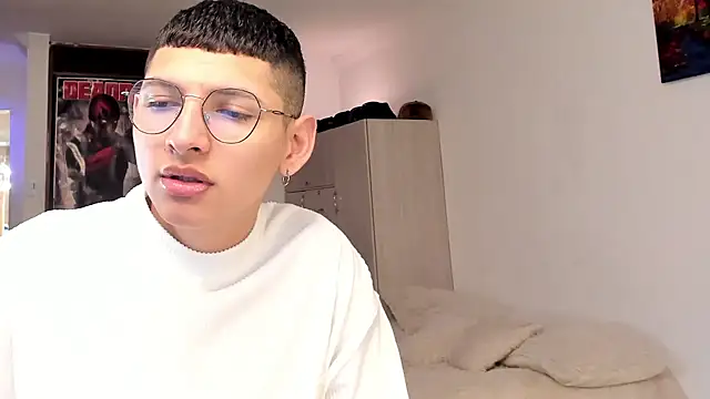 a lejandro 0 8 online show from 12-22-24, 07:42