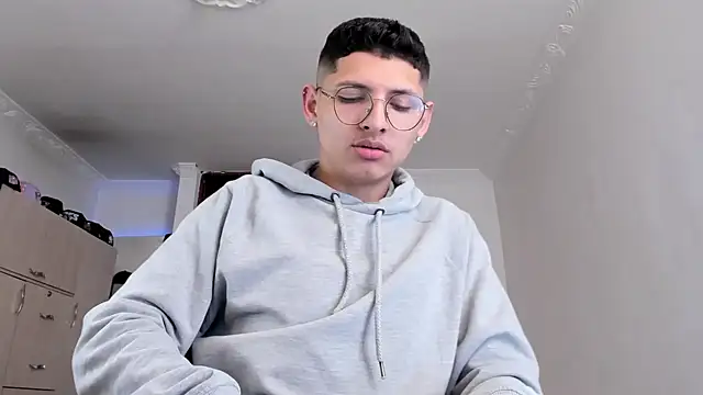 a lejandro 0 8 online show from 01-22-25, 08:17