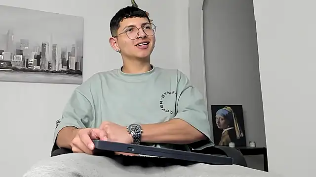 a lejandro 0 8 online show from 03-07-25, 06:24