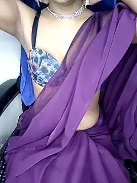 Snapshot of Leeeezzzz_roy chatting on 10-28-25, 07:49 Leeeezzzz roy online show from 10-28-25, 07:49