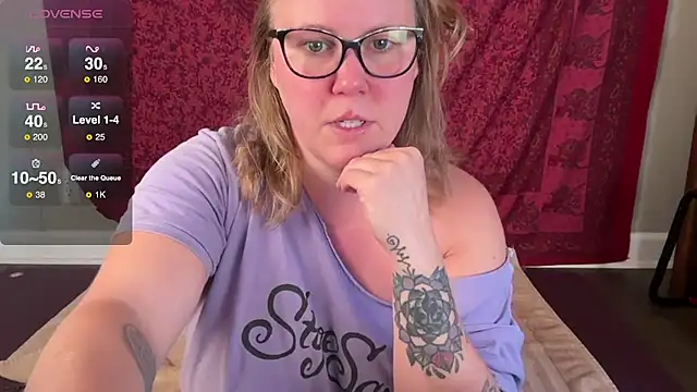 Snapshot of GlitterKitty108 chatting on 11-02-25, 02:19 GlitterKitty108 online show from 11-02-25, 02:19