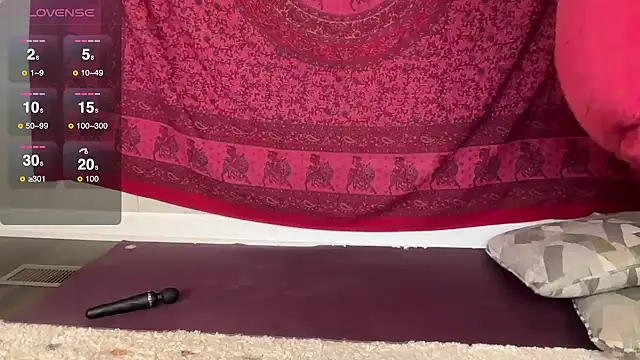 Snapshot of GlitterKitty108 chatting on 12-02-25, 02:45 GlitterKitty108 online show from 12-02-25, 02:45