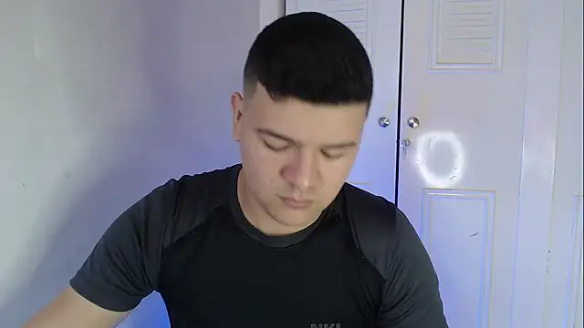 Snapshot of Plug_Control chatting on 10-11-25, 04:27 Plug Control online show from 10-11-25, 04:27