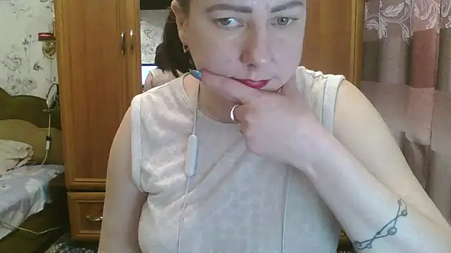 Snapshot of SophieNightAh chatting on 02-19-25, 03:27 SophieNightAh online show from 02-19-25, 03:27