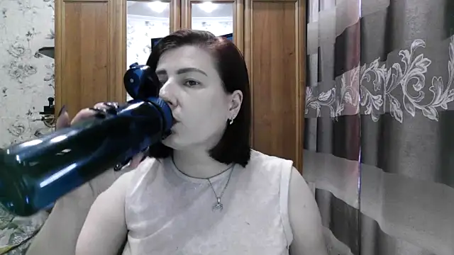Snapshot of SophieNightAh chatting on 09-15-25, 11:43 SophieNightAh online show from 09-15-25, 11:43