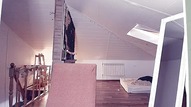 Snapshot of Meowroslava chatting on 03-21-26, 10:42 Meowroslava online show from 03-21-26, 10:42