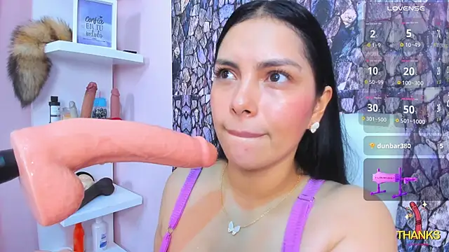 Snapshot of evelinn_belen chatting on 10-28-25, 11:25 evelinn belen online show from 10-28-25, 11:25