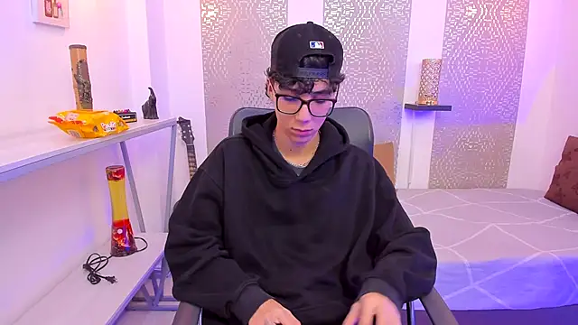 Nikolay Gregori online show from 10-21-25, 04:57