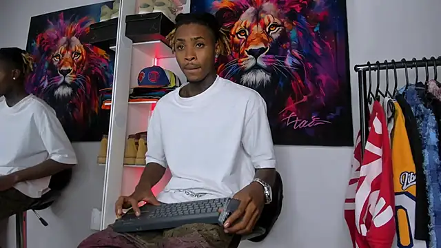 Snapshot of Pantera_black_21 chatting on 10-18-25, 11:27 Pantera black 21 online show from 10-18-25, 11:27