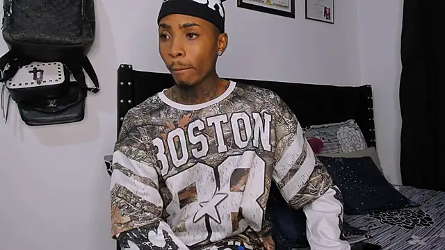 Snapshot of Pantera_black_21 chatting on 11-13-25, 10:30 Pantera black 21 online show from 11-13-25, 10:30