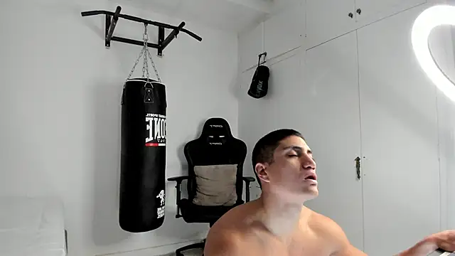 Snapshot of dan01_ chatting on 11-28-25, 02:09 dan01 online show from 11-28-25, 02:09