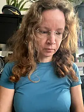 AnnikaRose online show from 11-13-25, 06:56