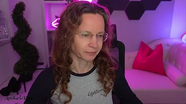 AnnikaRose online show from 02-06-26, 12:30