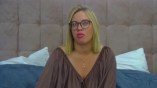 MariaNeumann online show from 11-29-25, 06:22