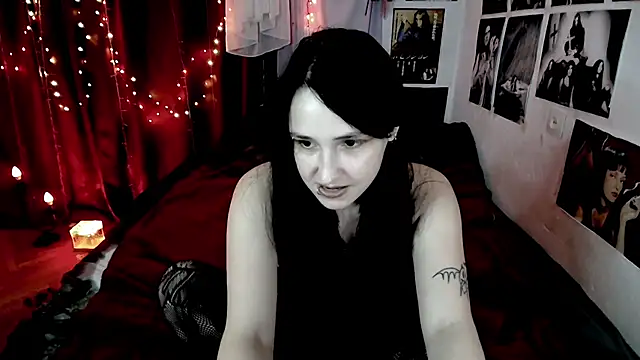 Snapshot of Tricky_Vicky666 chatting on 10-16-25, 10:33 Tricky Vicky666 online show from 10-16-25, 10:33