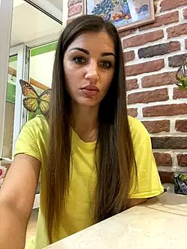 Snapshot of Lanaa19 chatting on 10-15-25, 10:15 Lanaa19 online show from 10-15-25, 10:15