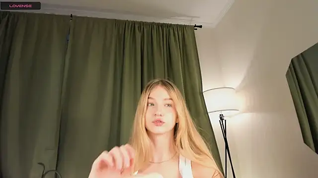 Snapshot of YuNabif chatting on 09-21-25, 03:19 YuNabif online show from 09-21-25, 03:19
