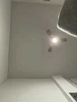 Snapshot of Jose_rz chatting on 12-18-25, 04:35 Jose rz online show from 12-18-25, 04:35