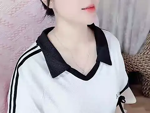 Snapshot of _Lygn__ chatting on 10-12-25, 02:10 Lygn online show from 10-12-25, 02:10