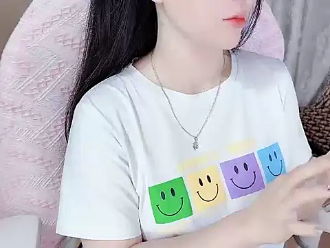 Snapshot of _Lygn__ chatting on 10-12-25, 10:31 Lygn online show from 10-12-25, 10:31