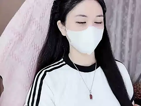 Snapshot of _Lygn__ chatting on 10-23-25, 10:58 Lygn online show from 10-23-25, 10:58