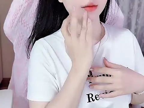 Snapshot of _Lygn__ chatting on 10-25-25, 10:01 Lygn online show from 10-25-25, 10:01