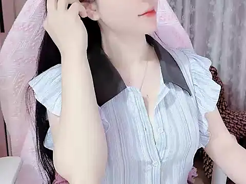 Snapshot of _Lygn__ chatting on 11-12-25, 10:15 Lygn online show from 11-12-25, 10:15