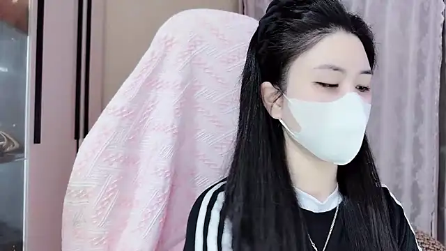 Snapshot of _Lygn__ chatting on 11-13-25, 06:01 Lygn online show from 11-13-25, 06:01