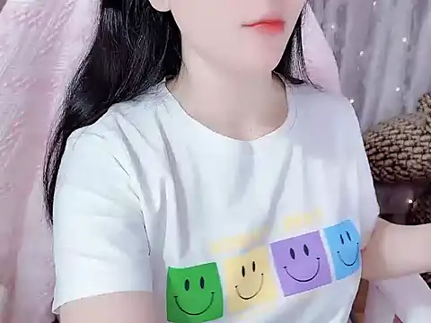 Snapshot of _Lygn__ chatting on 11-14-25, 12:15 Lygn online show from 11-14-25, 12:15