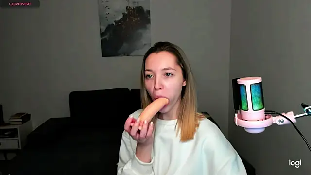 MiaThaine online show from 12-06-24, 06:39