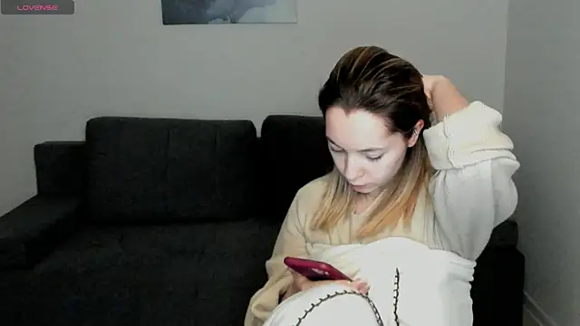 MiaThaine online show from 01-28-25, 01:18