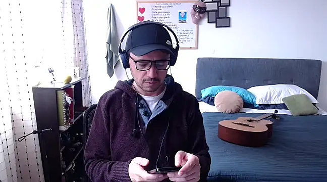 Snapshot of Diptongo chatting on 03-16-25, 03:06 Diptongo online show from 03-16-25, 03:06